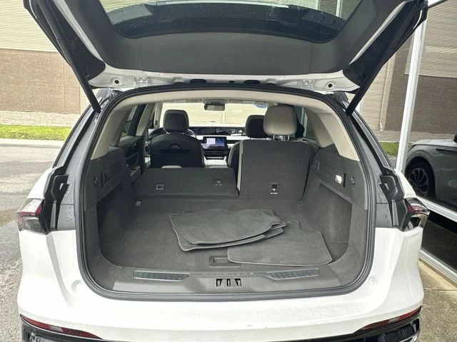 Used 2024 White Lincoln Reserve image 24