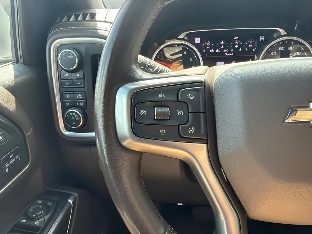 Used 2020 IRIDESCENT PEARL TRICOAT Chevrolet LTZ image 17
