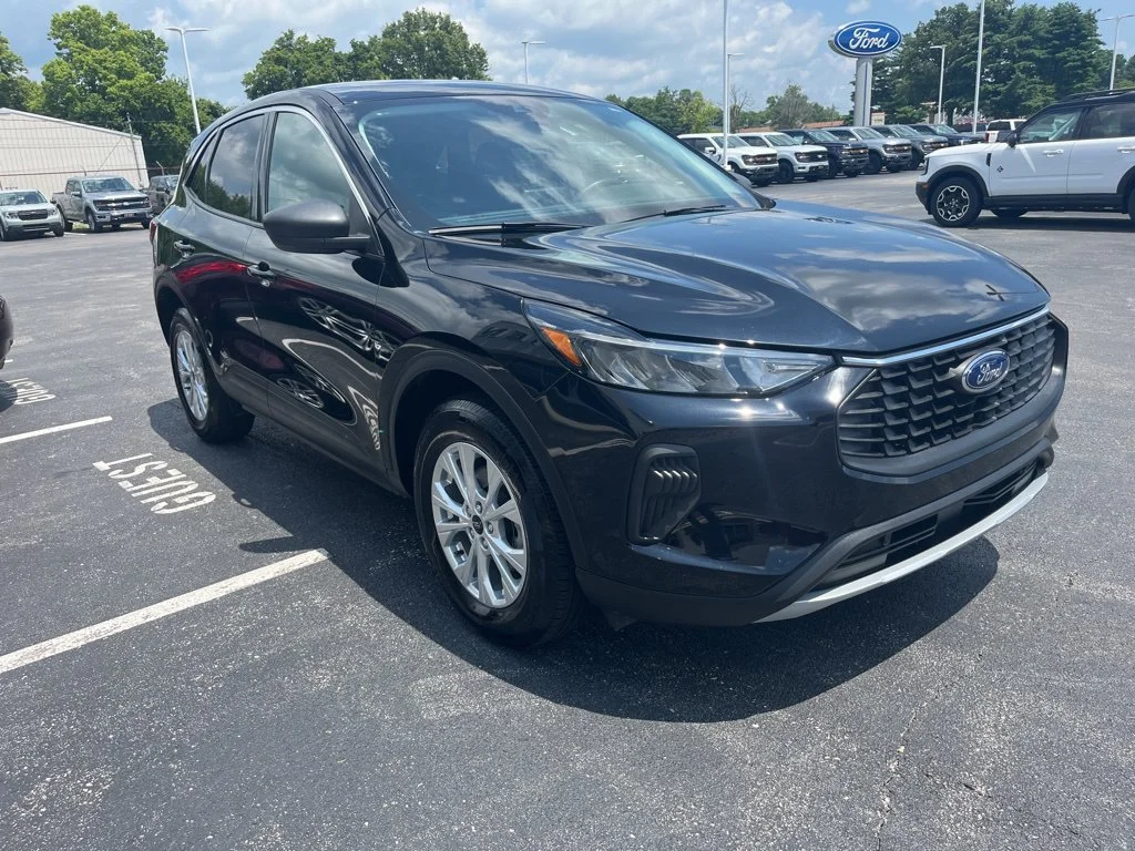 Used 2023 Black Metallic Ford Active image 7