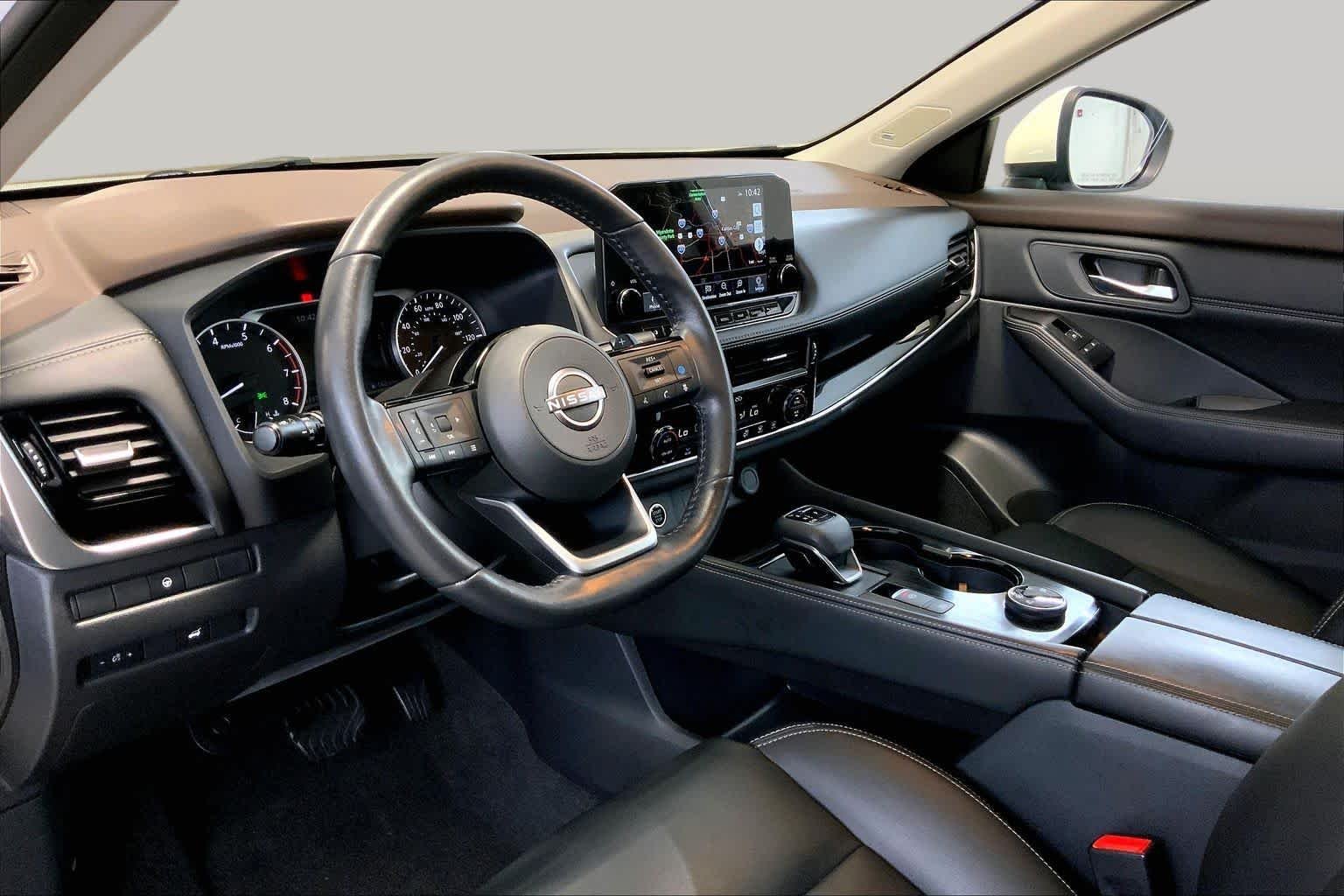 Used 2022 Pearl White Tricoat Nissan SL image 17