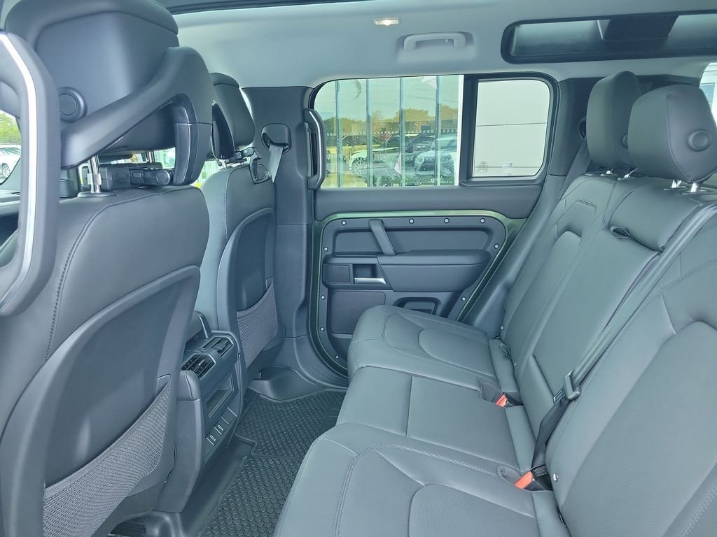 New 2026 Woolstone Green LAND ROVER X-Dynamic SE image 15