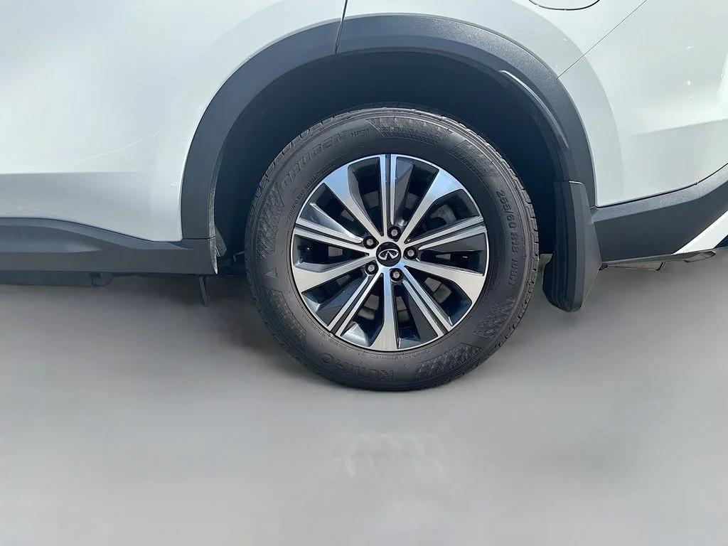Used 2025 White INFINITI PURE image 12