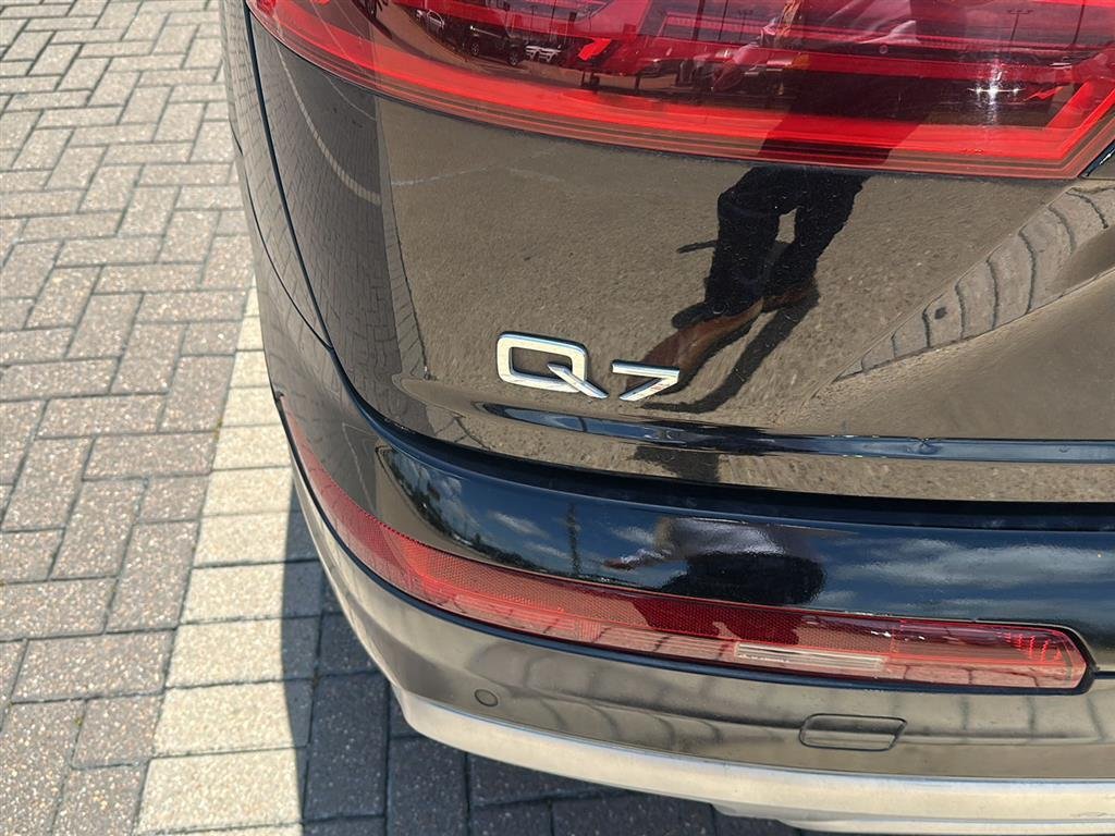 Used 2019 ORCA BLACK METALLIC AUDI QUATTRO image 5