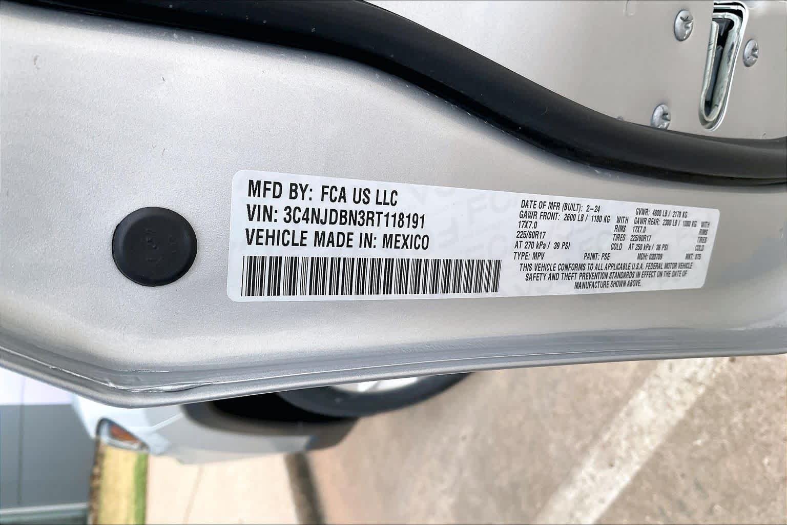 Used 2024 Silver Zynith Metallic Clearcoat Jeep Latitude image 33
