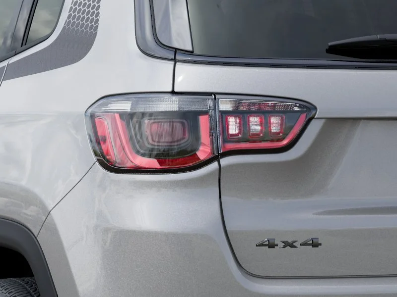 New 2026 Silver Zynith Metallic Clear-Coat Exterior Paint Jeep Latitude image 5
