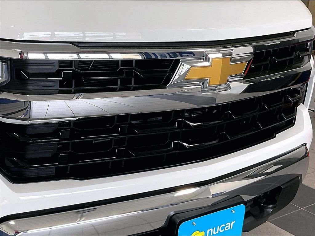 Used 2023 White Chevrolet LT image 32