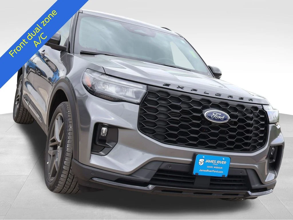 Certified Used 2025 Gray Metallic Ford ST-Line image 7