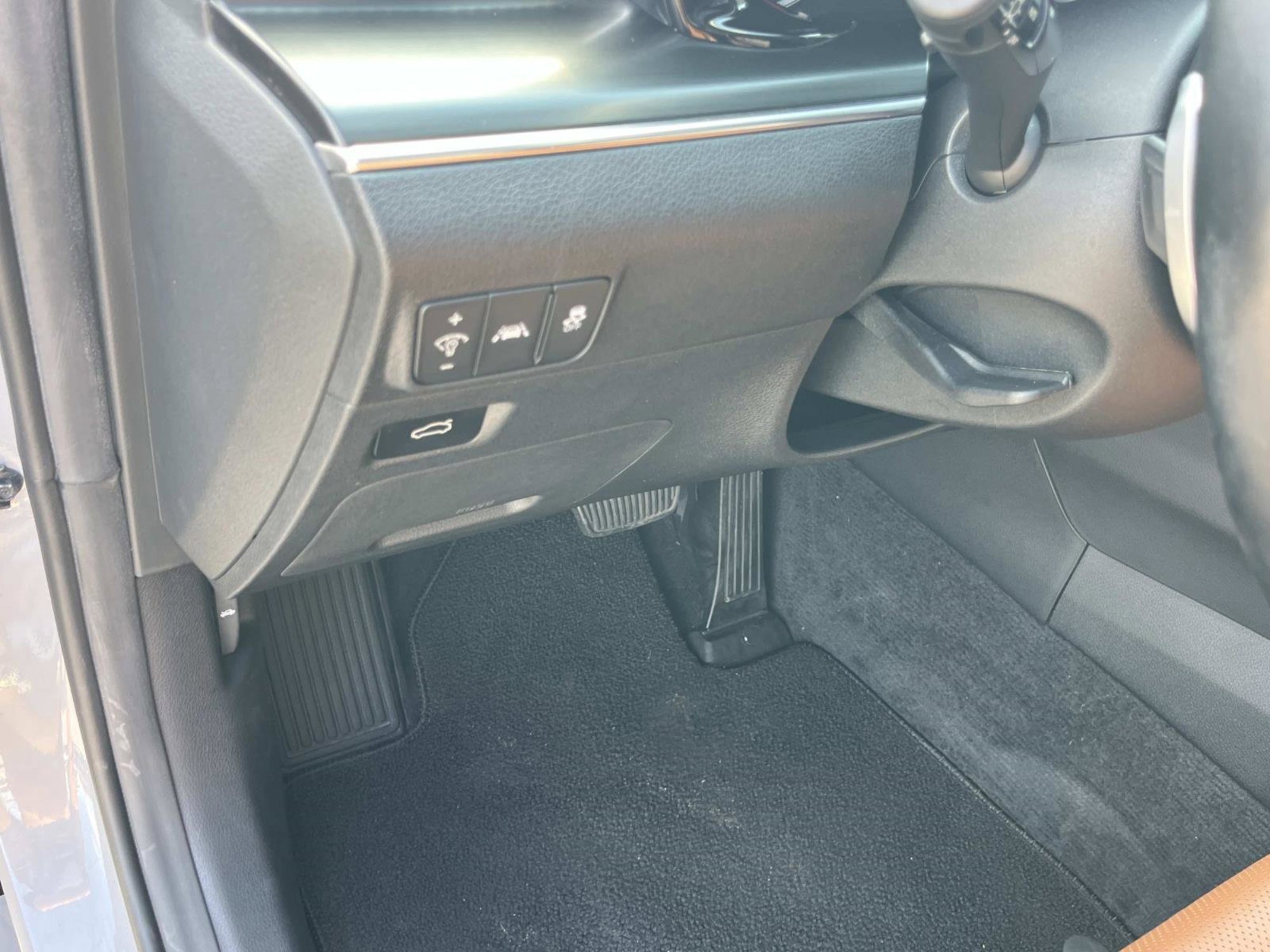 Used 2024 Wolf Gray Kia GT image 30