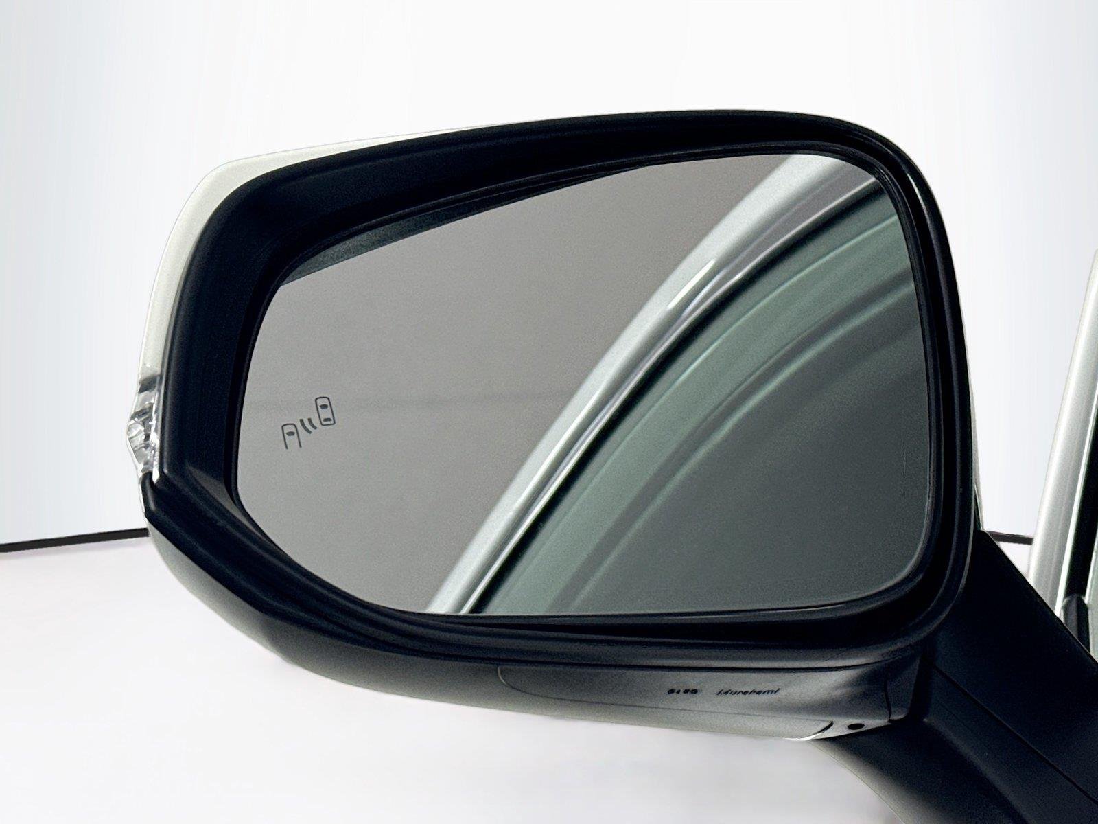 Used 2025 Ice Cap Toyota XLE image 5