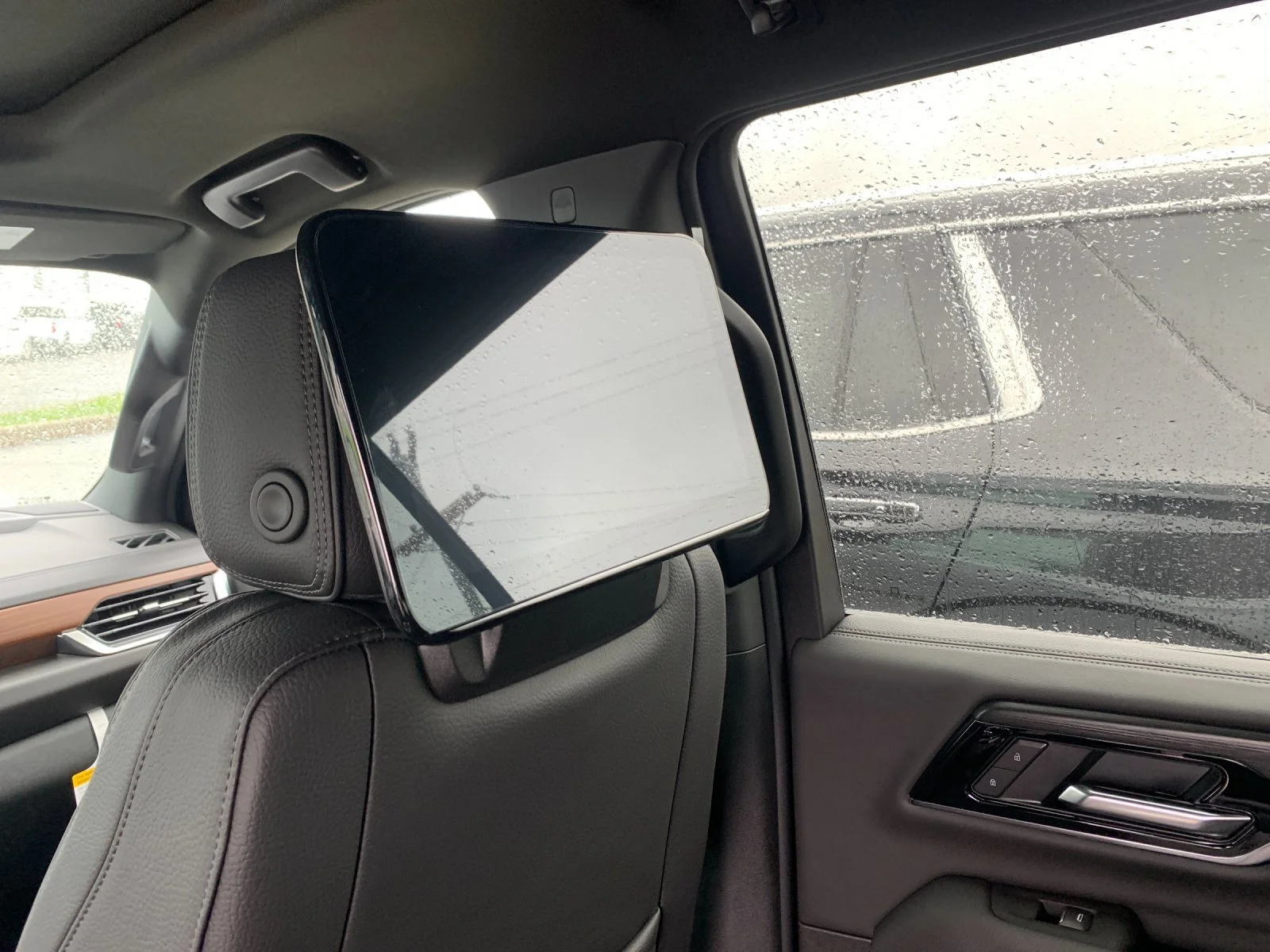 2026 GMC Yukon Denali - Photo 17