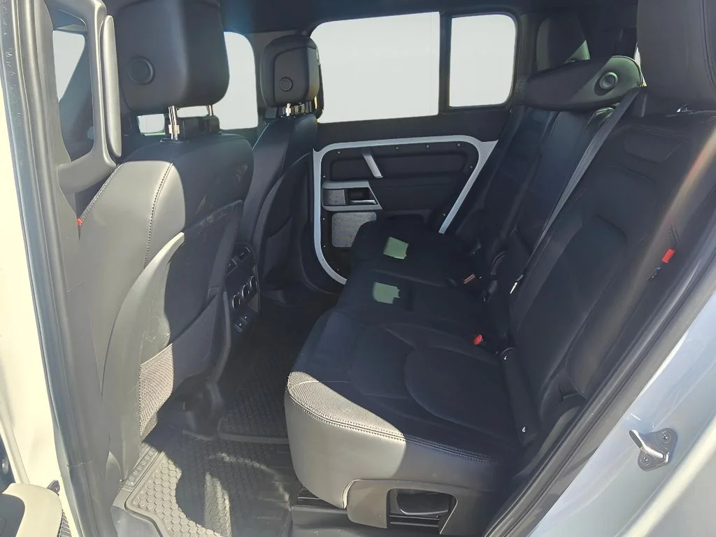 Used 2023 Fuji White Land Rover X-Dynamic SE image 29