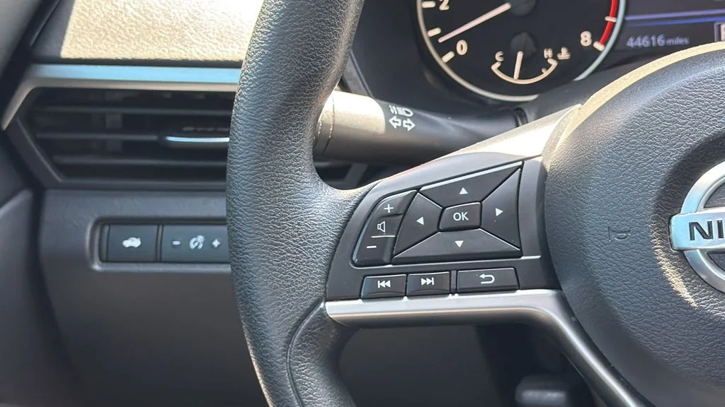 Used 2022 Gray Nissan 2.5 SV image 21
