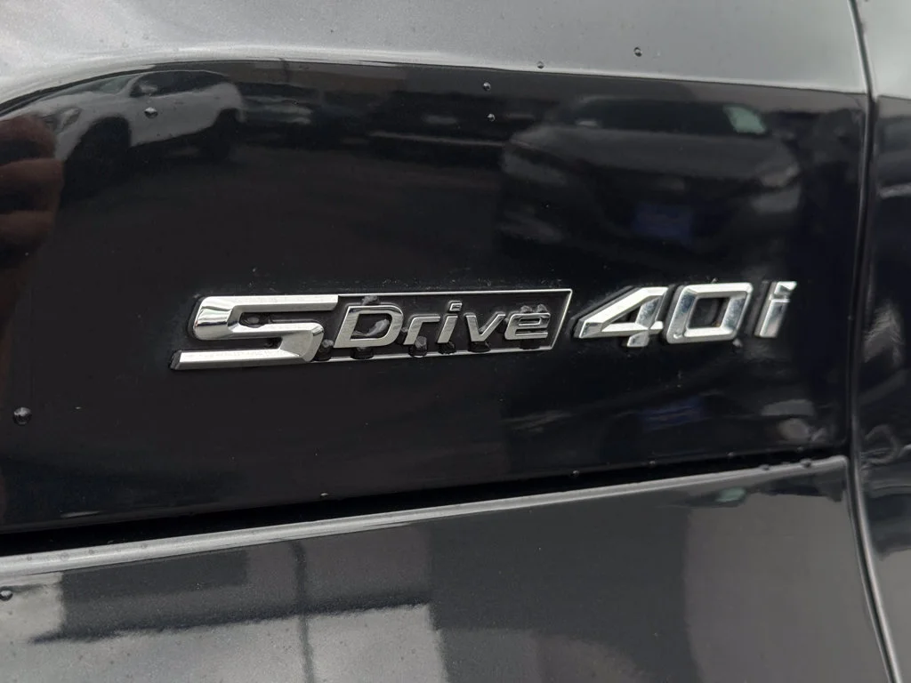 Used 2024  BMW sDrive40i image 11