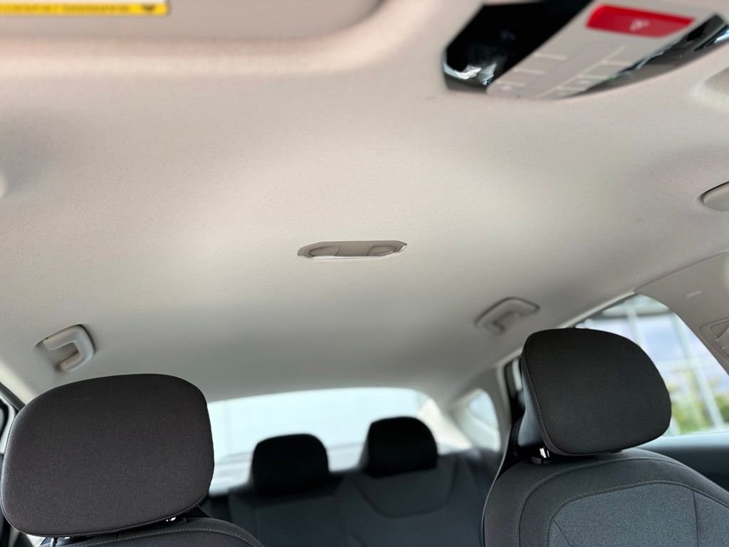 Used 2025 Snow White Pearl Kia LX image 29