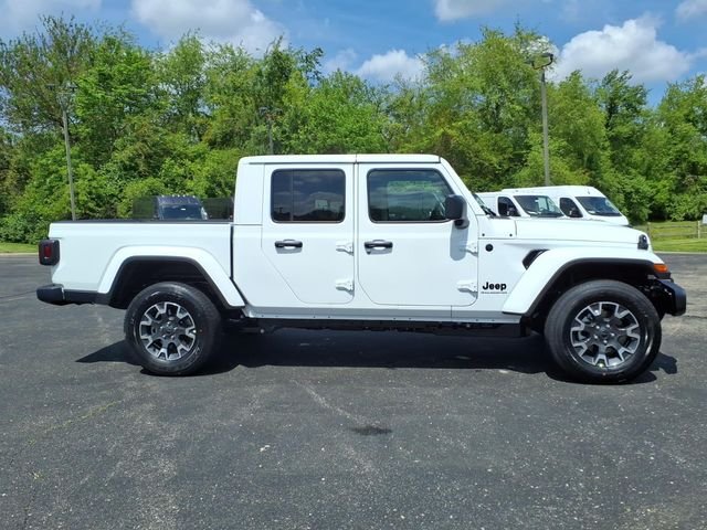 New 2026 Bright White Clear-Coat Exterior Paint Jeep Sahara image 8