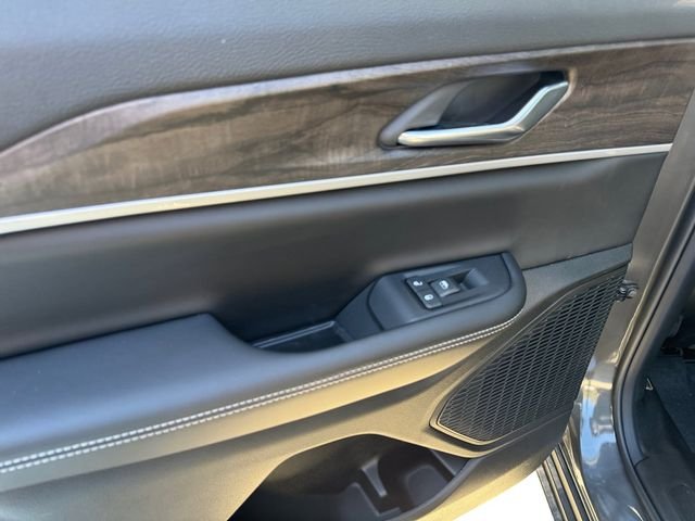 New 2026 Baltic Gray Metallic Clear-Coat Exterior Paint Jeep Laredo Altitude image 15