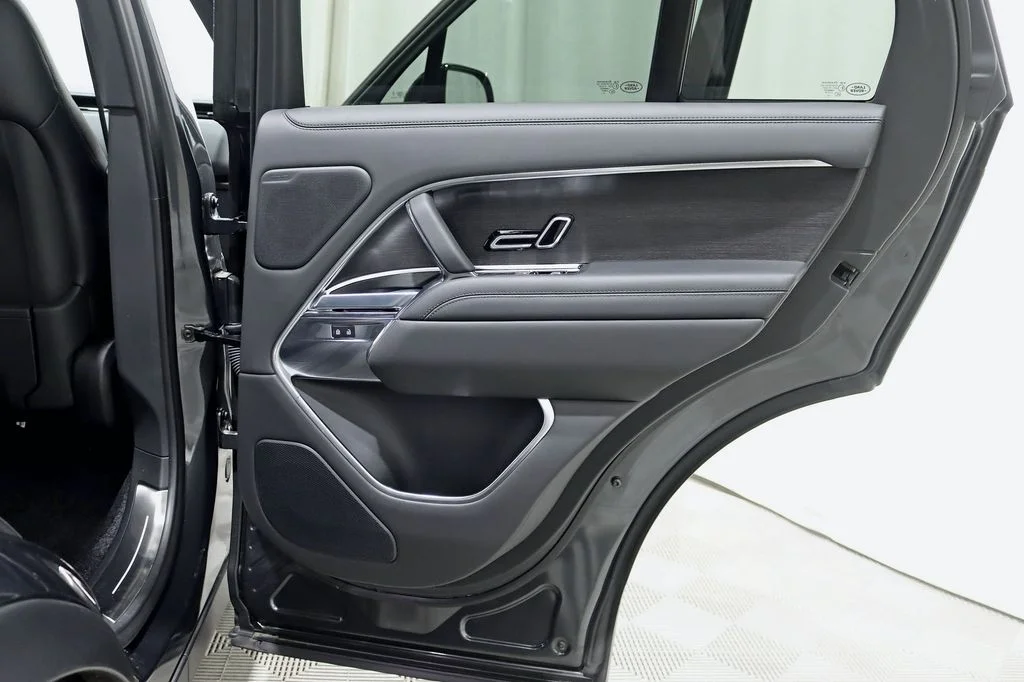 Used 2024 Black Land Rover SE image 39