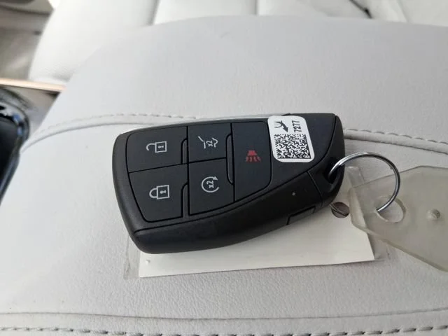 New 2026 Iridescent White Tricoat Buick Avenir image 21