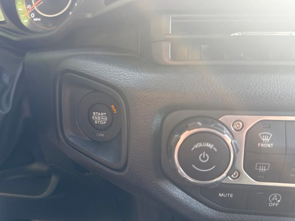 Used 2024 Green Jeep Sport S image 31