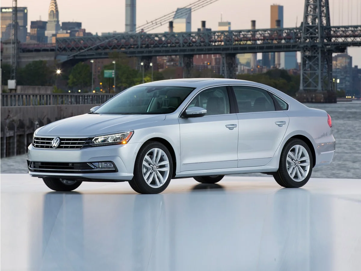 Used 2018 Blue Volkswagen 2.0T SEL Premium image 1