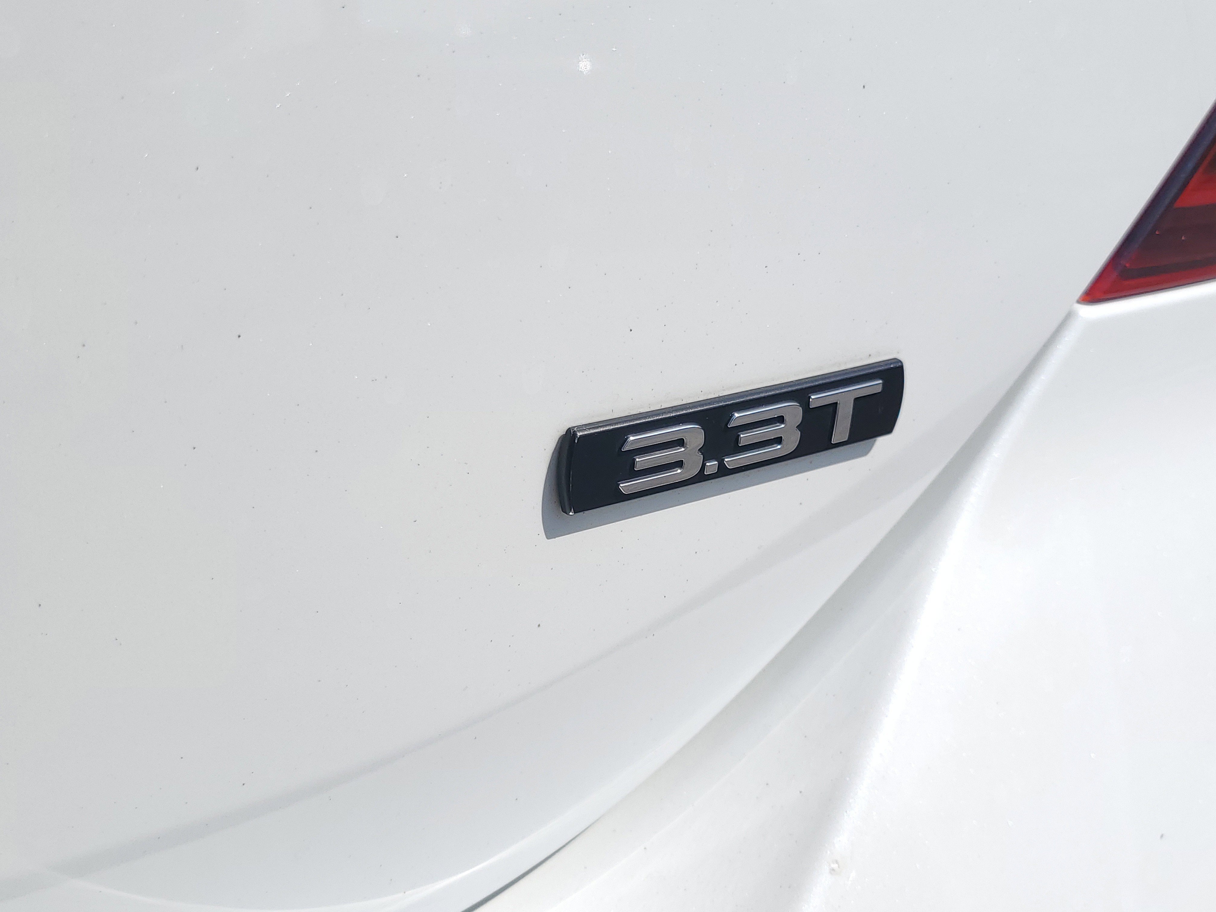Used 2022 Uyuni White Genesis 3.3T image 8