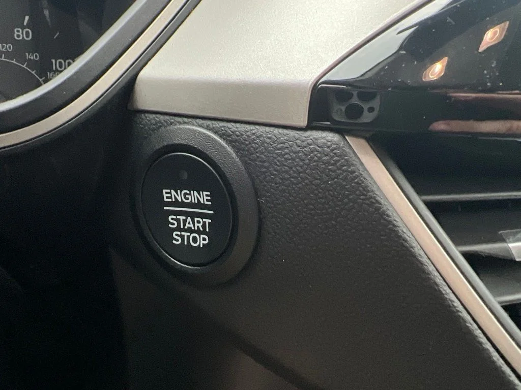 Used 2022 White Ford SE image 30