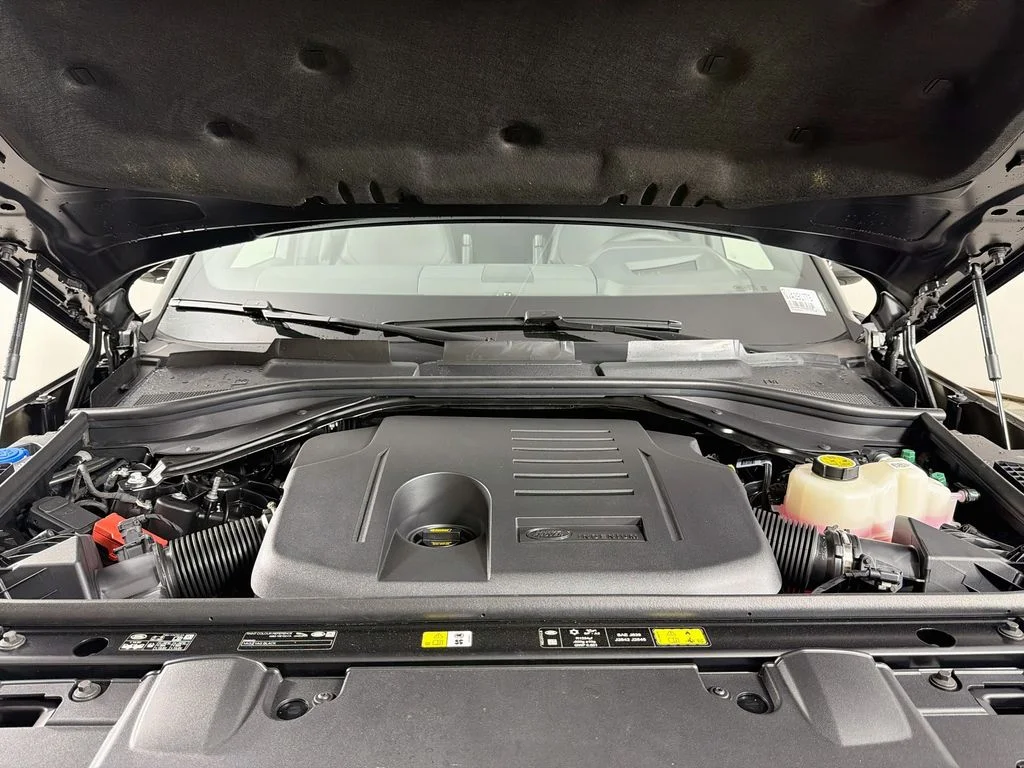 New 2027 Santorini Black Land Rover SE image 32