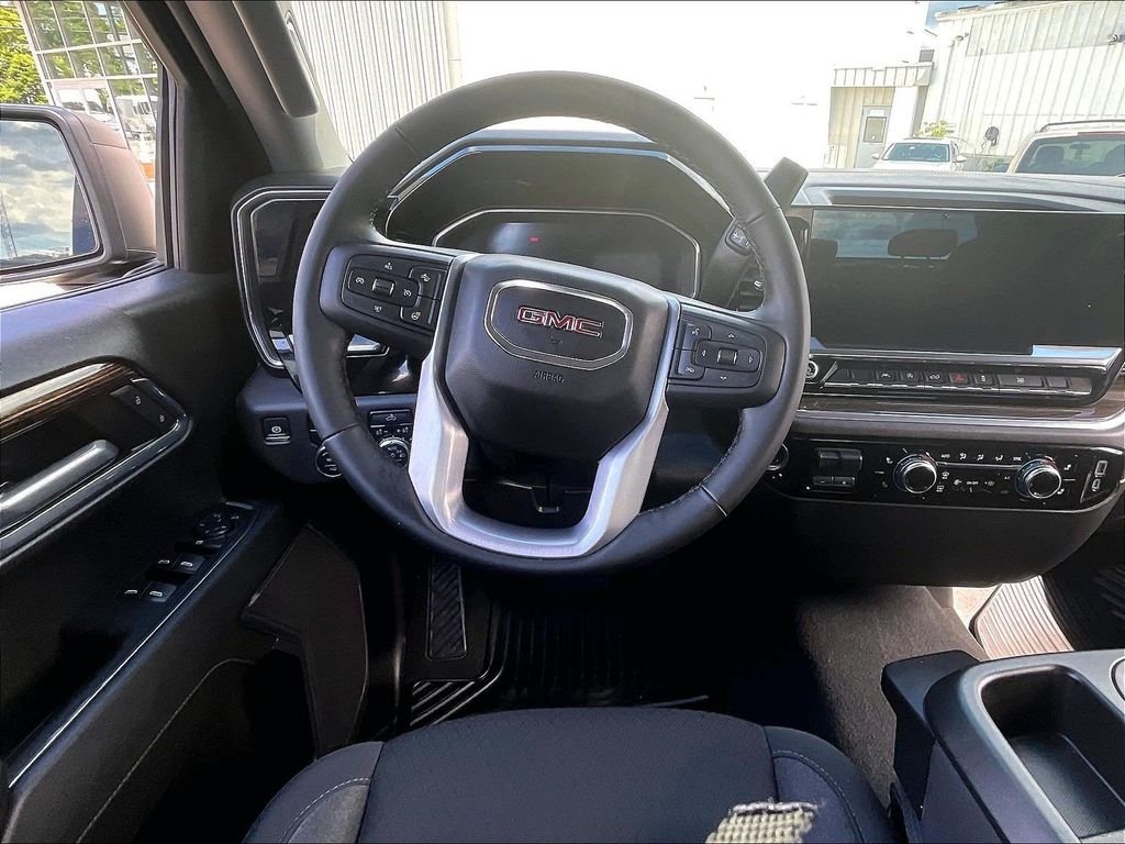 Used 2025 Black GMC Elevation image 17