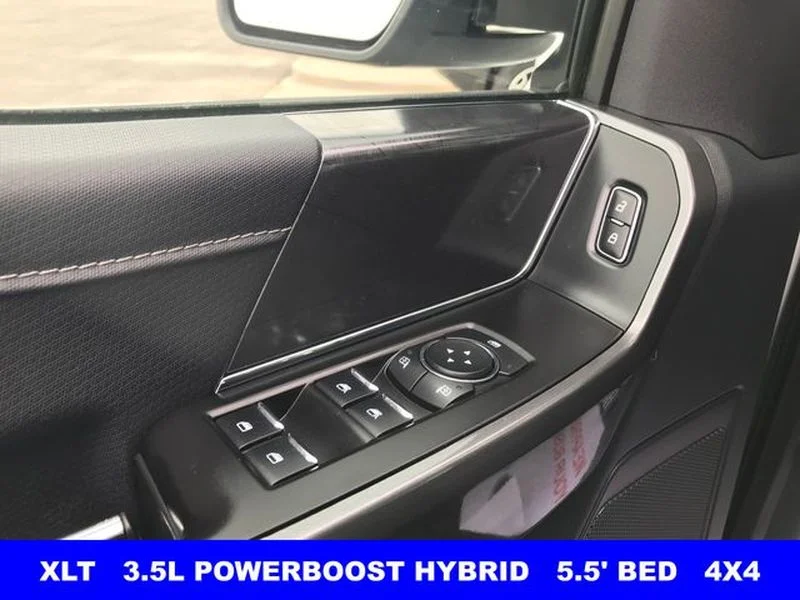 Certified Used 2023 Oxford White Ford XLT image 7