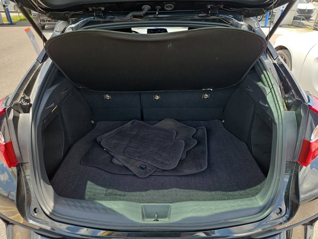 Used 2020 Black Toyota XLE image 9