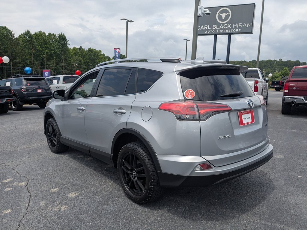 Used 2018  Toyota LE image 7