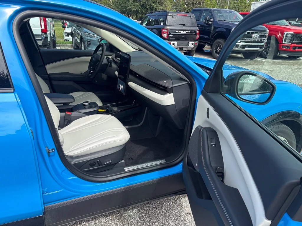 Used 2023 Blue Ford Premium image 6
