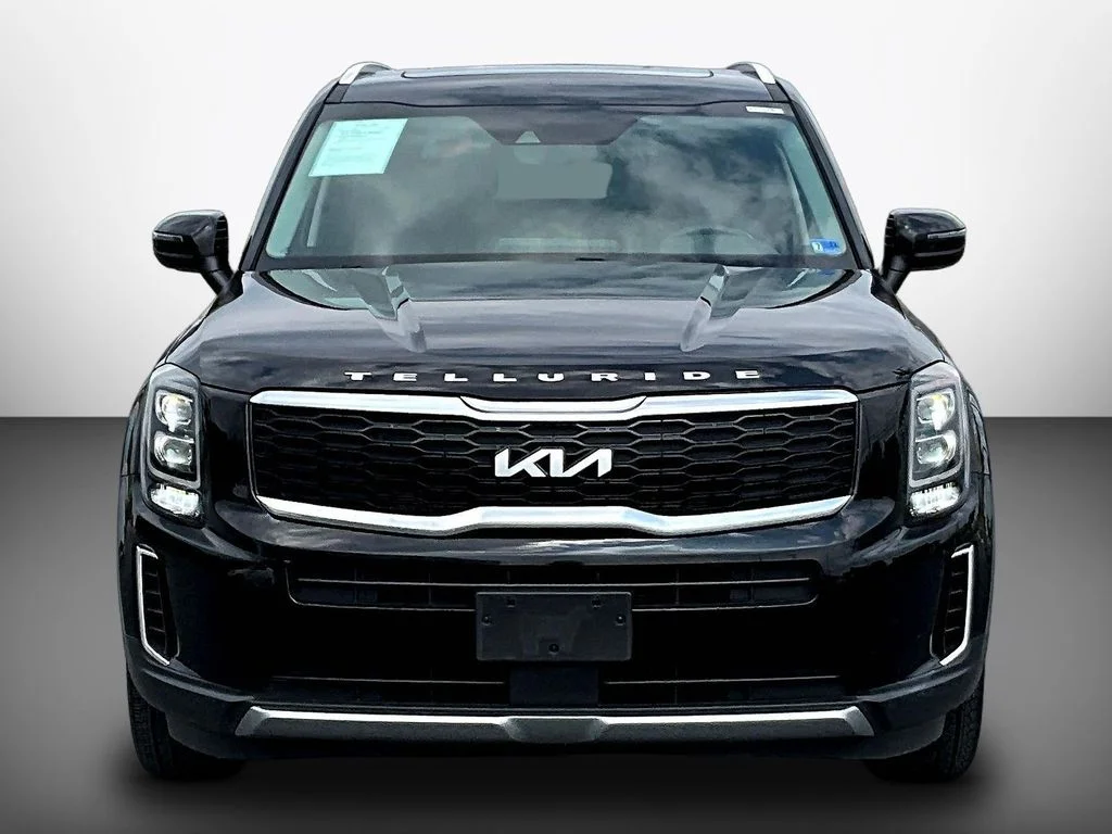 Used 2022 Black Kia EX image 2