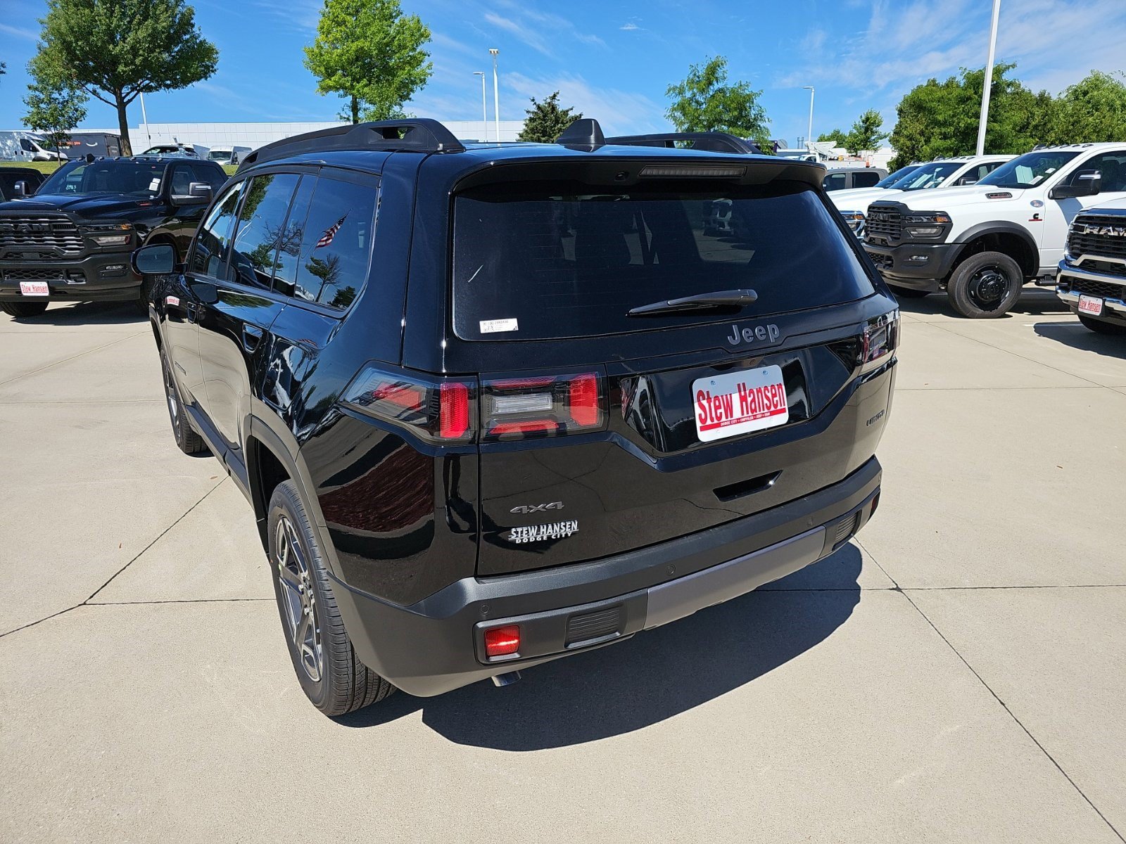 New 2026 Diamond Black Crystal Pearlcoat Jeep Limited image 3