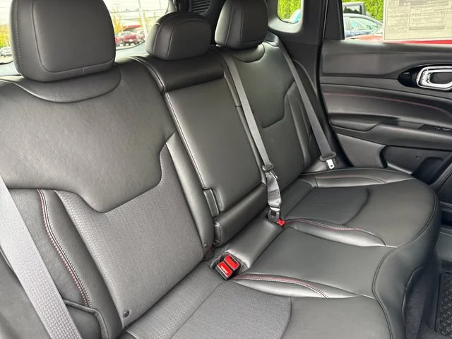 New 2026 Silver Zynith Metallic Clearcoat Jeep Trailhawk image 20