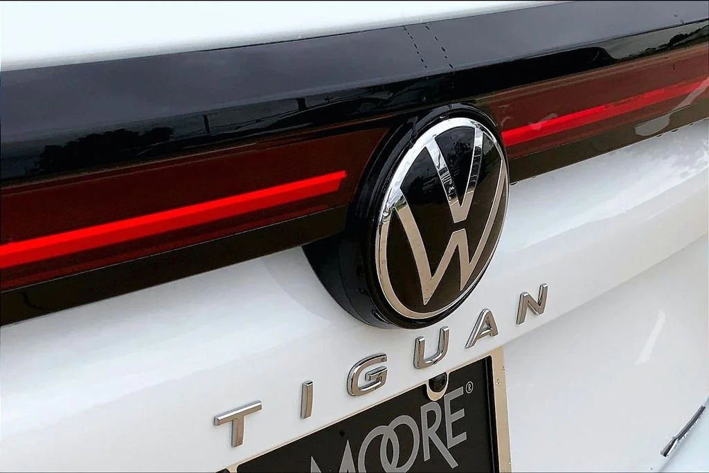 New 2026 Pure White Volkswagen 2.0T SE image 9