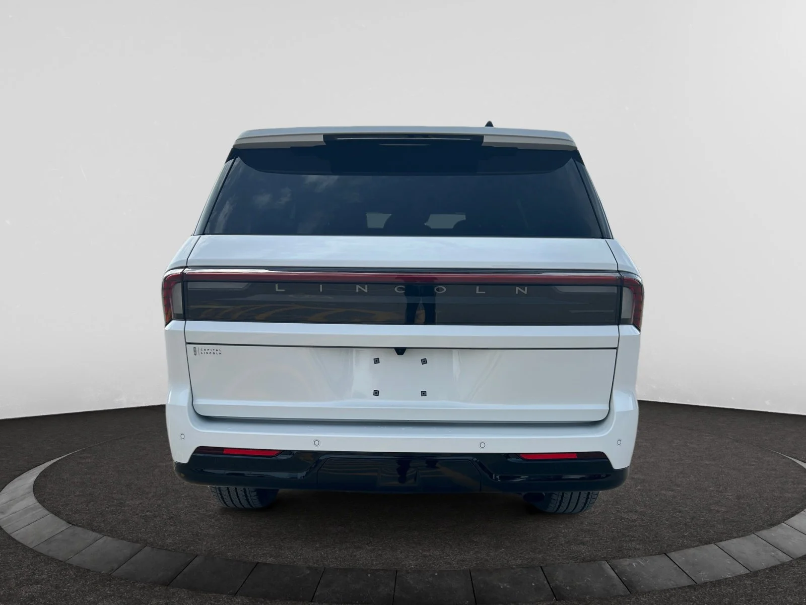 Used 2025 White Lincoln RESERVE image 4