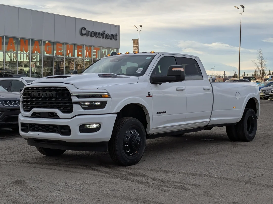 New 2026 White RAM Limited - - 4x4 - Dually Max Tow Grp - Night Edition - Power Sunroof & More! image 4
