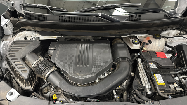 Used 2024 White Frost Tricoat GMC Denali image 28