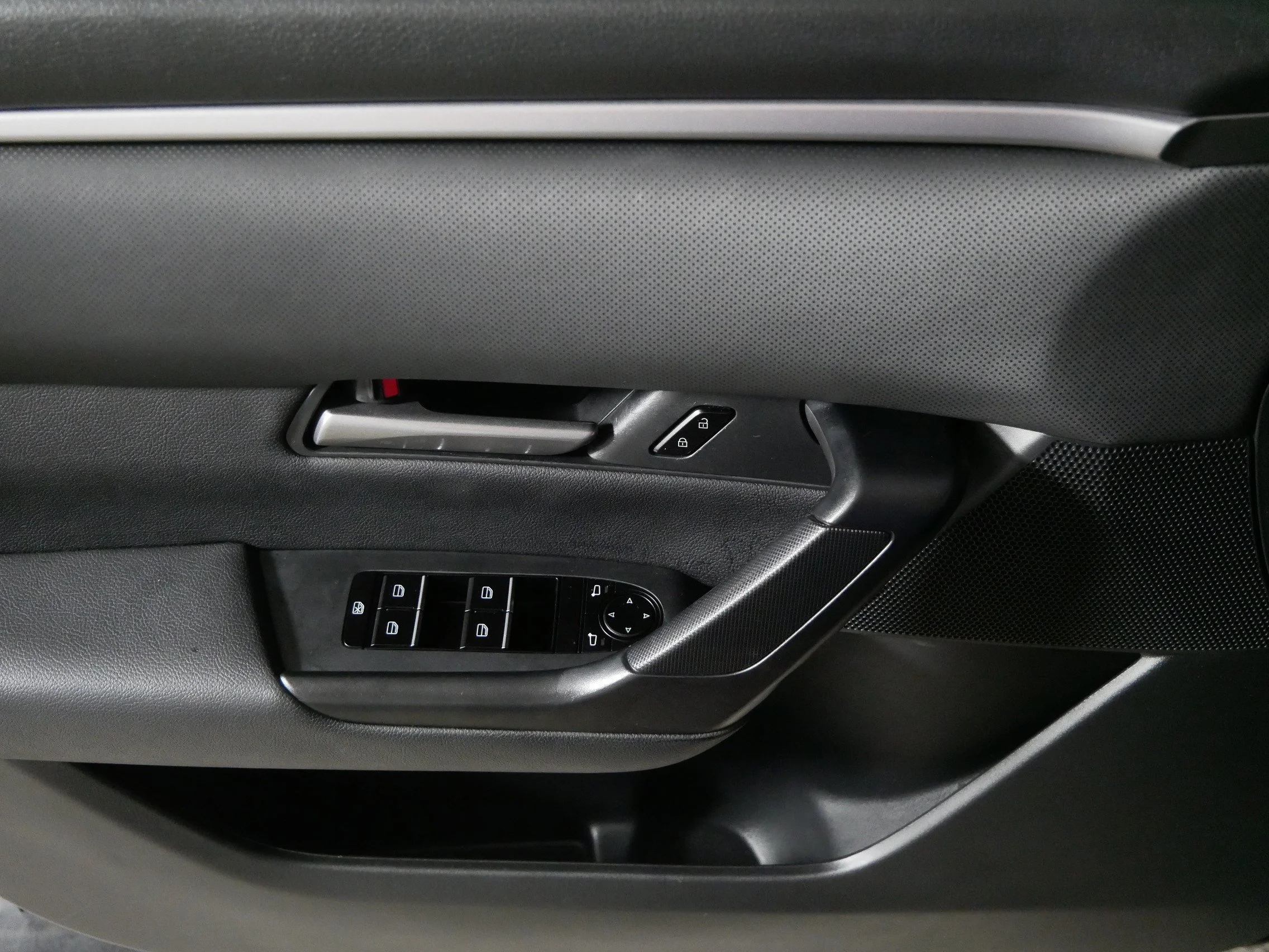Used 2025 Machine Gray Metallic Mazda 2.5 S Preferred Package image 19
