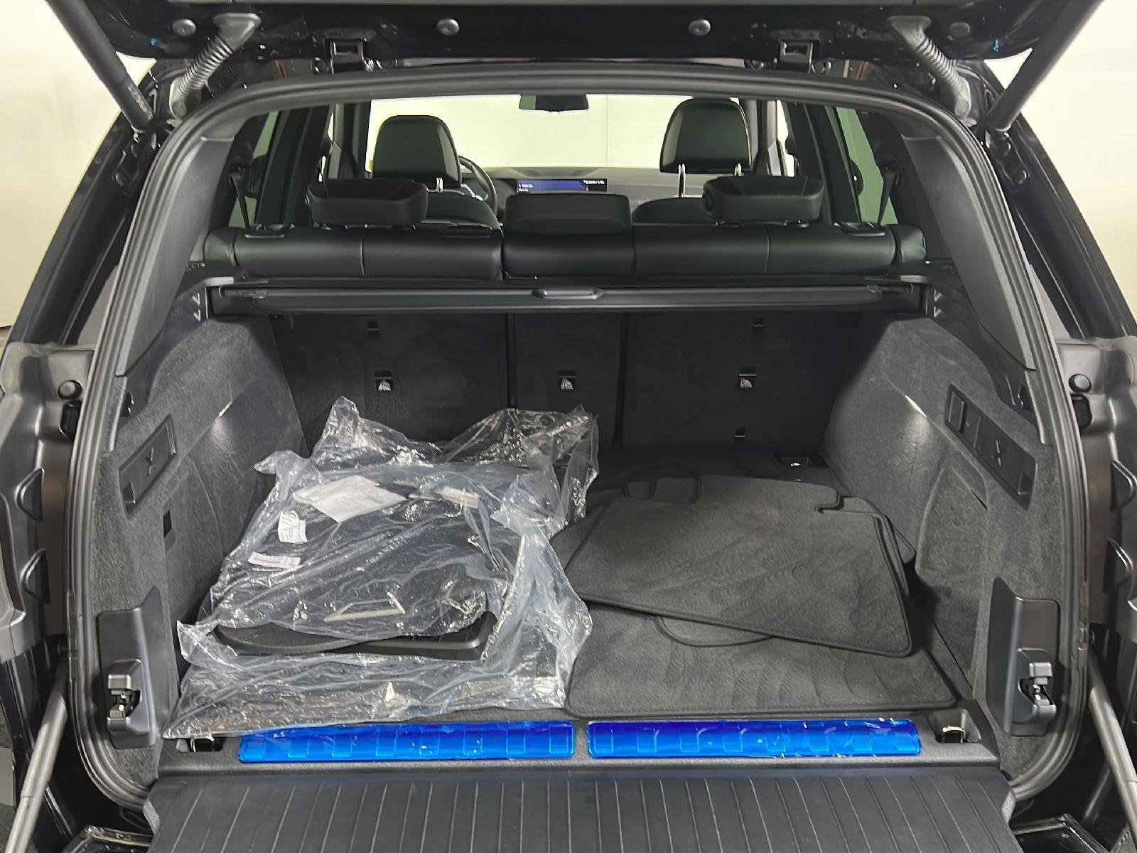 New 2026 Black Sapphire Metallic BMW xDrive50e image 21