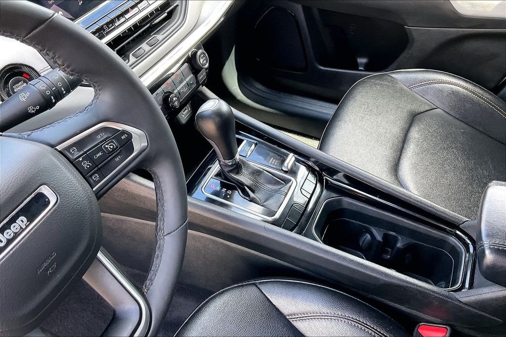 Used 2024 White/off-white Jeep Limited image 15