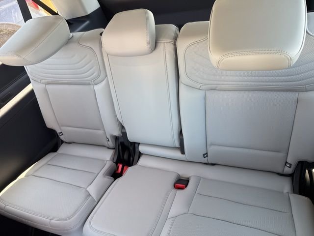 New 2026 Star White Metallic Tri-Coat Ford Platinum image 23