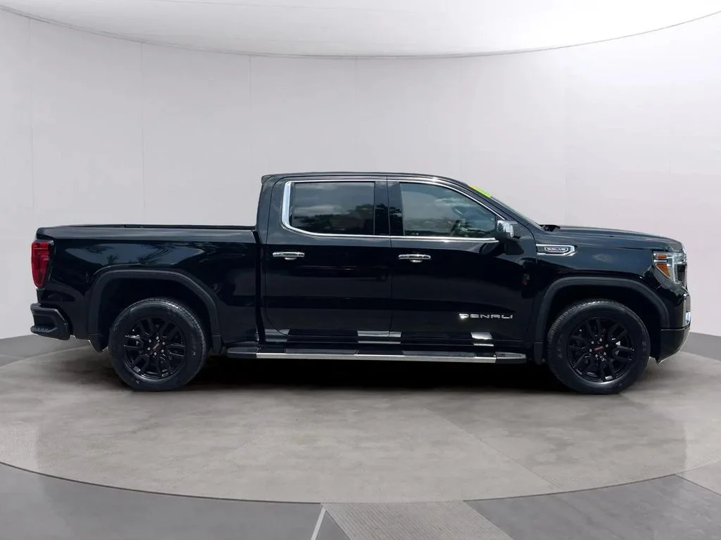 Used 2021 Onyx Black GMC Denali image 6