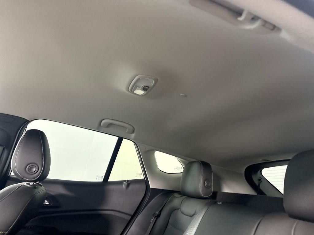 Used 2025 White Chevrolet LT image 35
