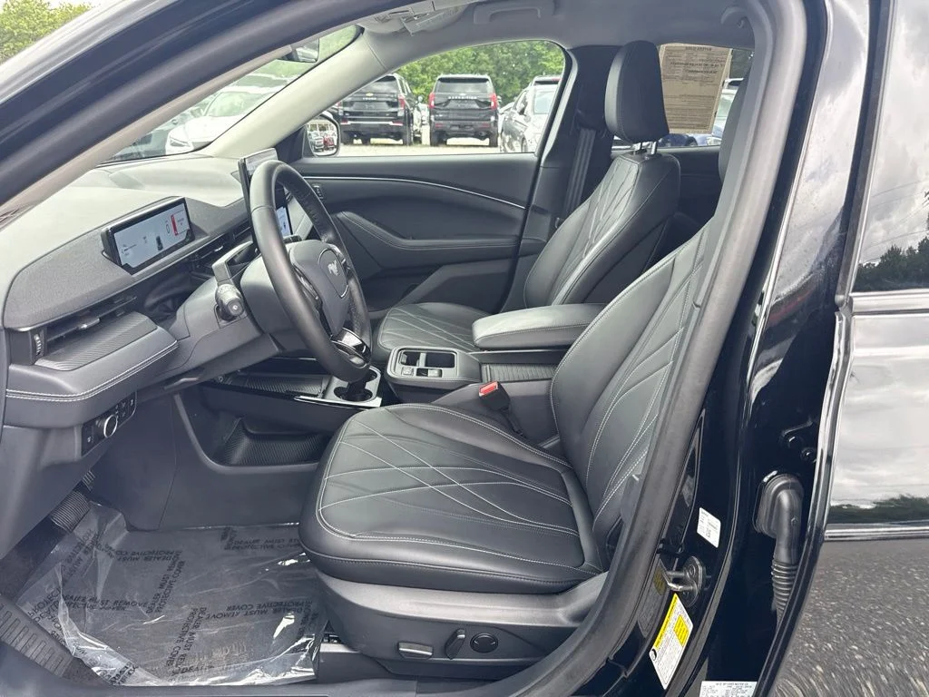 Used 2025 Black Ford Select image 5