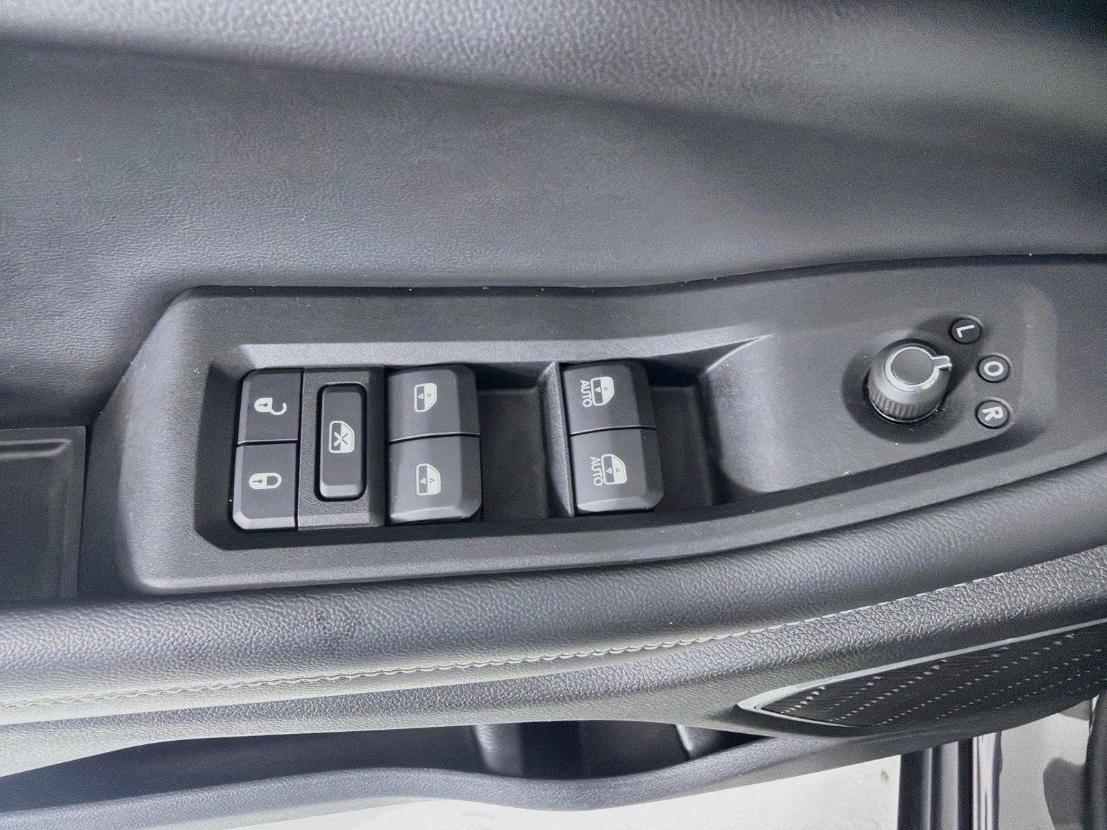 Used 2022 Baltic Gray Metallic Clearcoat Jeep Altitude image 8