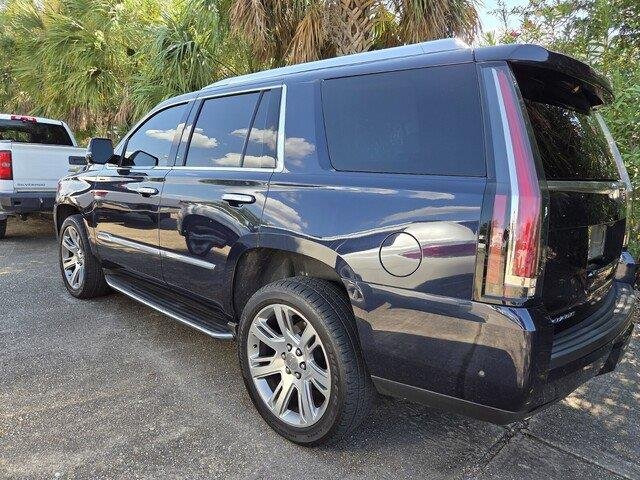 Used 2017 Dark Adriatic Blue Metallic Cadillac Luxury image 5