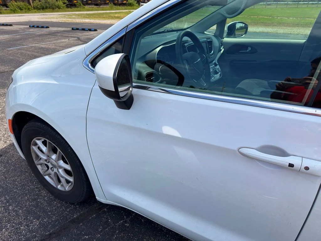 Used 2022 White Chrysler LX image 11