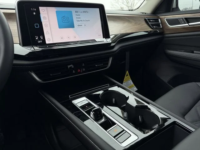 New 2026 Black Volkswagen 2.0T SE w/Technology image 13